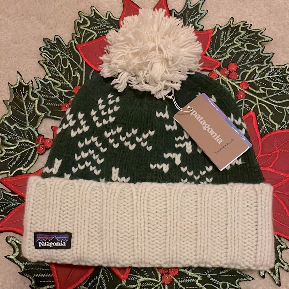 Brand New Patagonia Women's Snowbelle Beanie Wool Pom Hat Evergreen Flakes Green - Picture 2 of 16